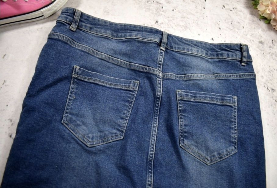 Marks&Spencer jeansowa spódnica ołówkowa z haftem r. 46