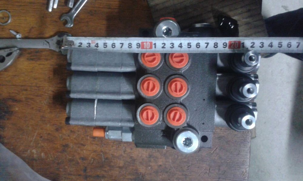 Гидравлический распределитель с плавающим положением на мтз, юмз т25