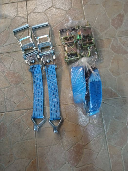 Um par de cintas completas