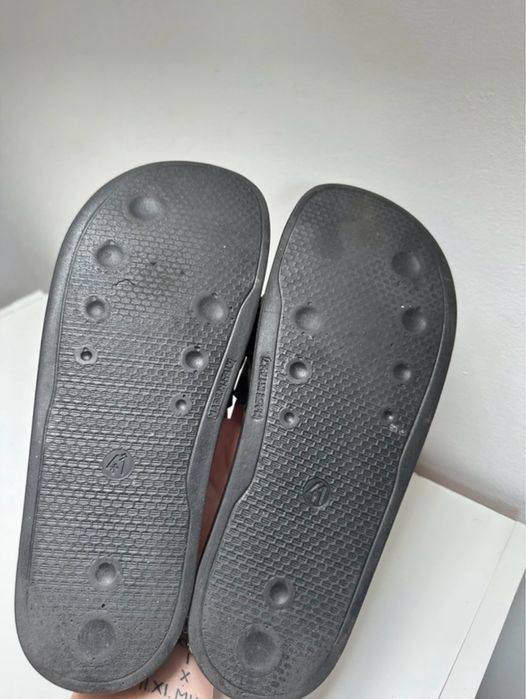 oryginalne klapki off white