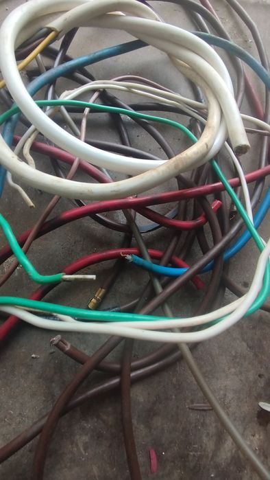 Мідний та алюмінієвий кабель провід.