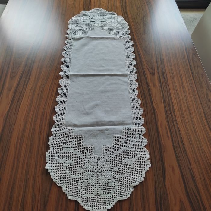 Centro de mesa em linho e crochê