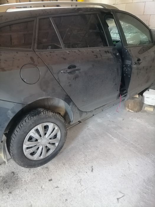 Розбираю Меган 3 після ДТП