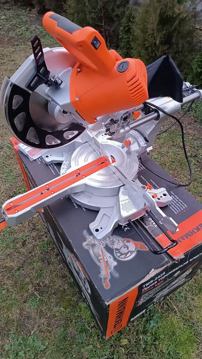 ПИЛА торцовочная TEKHMANN TMS-2425