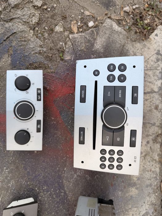 Opel Astra H GTC radio CD30 + panel klimy