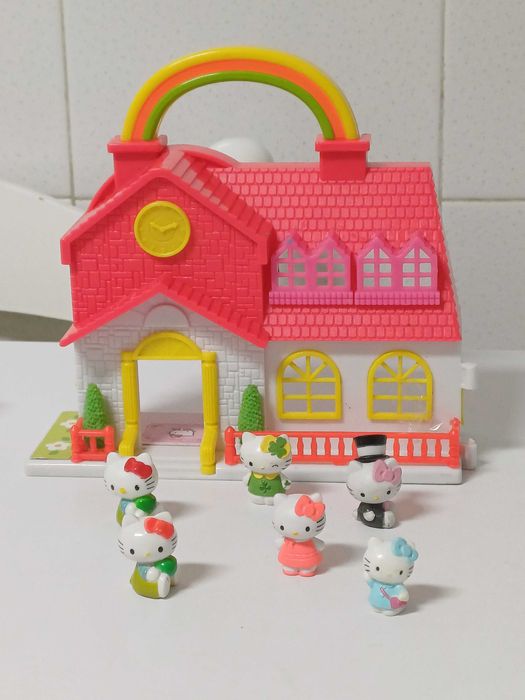 Casa da Hello Kitty com 6 bonecas