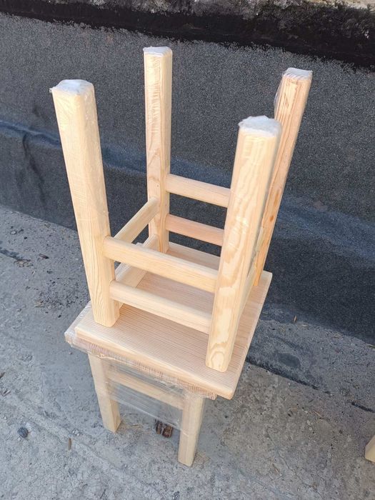 Табурет деревянный