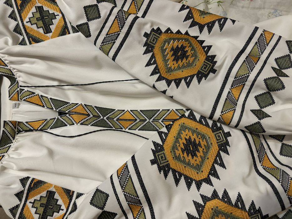 Продаю вишиту сукню