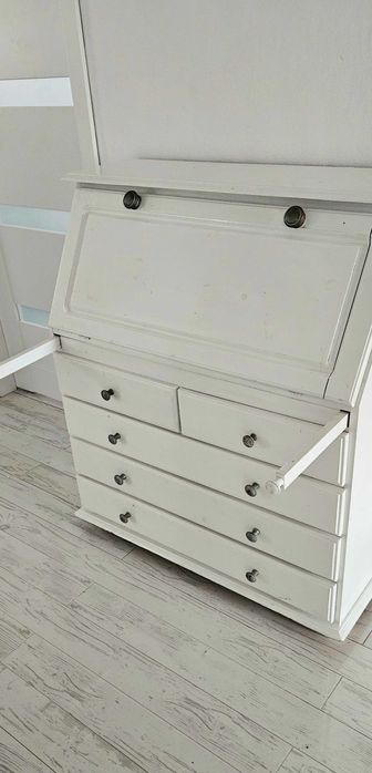 Drewniany prowansalski sekretarzyk Ikea