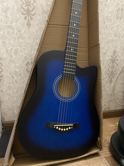 Продам гітару з набором!!