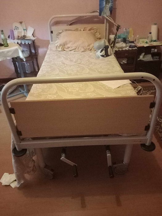 Cama Hospitalar Manual - Praticamente Nova