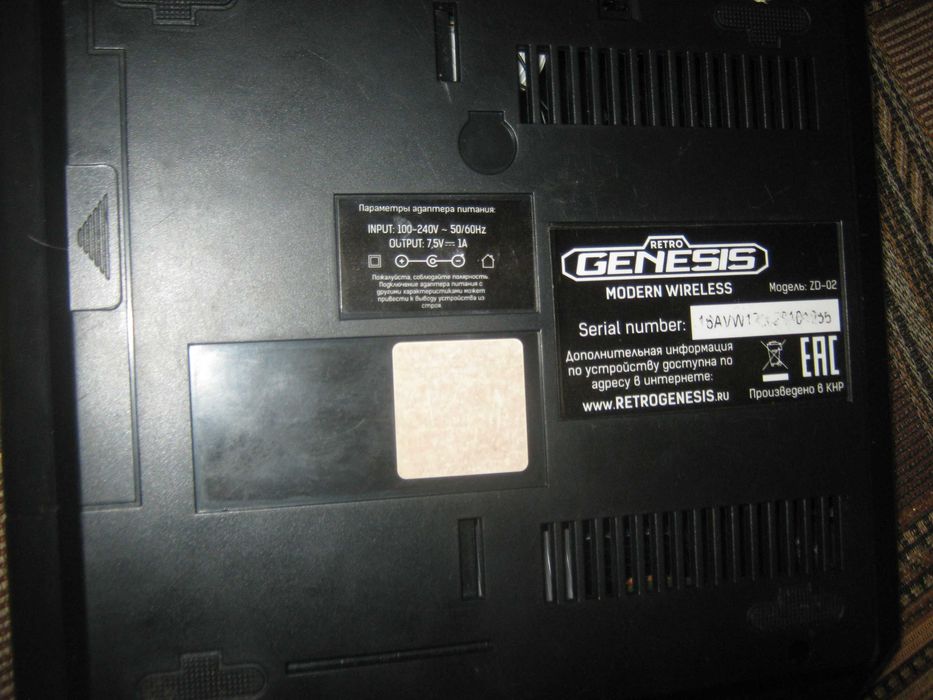 Приставка Genesis с беспроводным джойстиком и флэш-памятью.Рабочая.