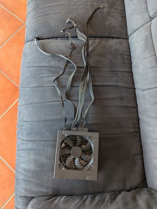 Fonte de Alimentação Modular Kolink Enclave 500W 80 Plus Gold
Descrição
