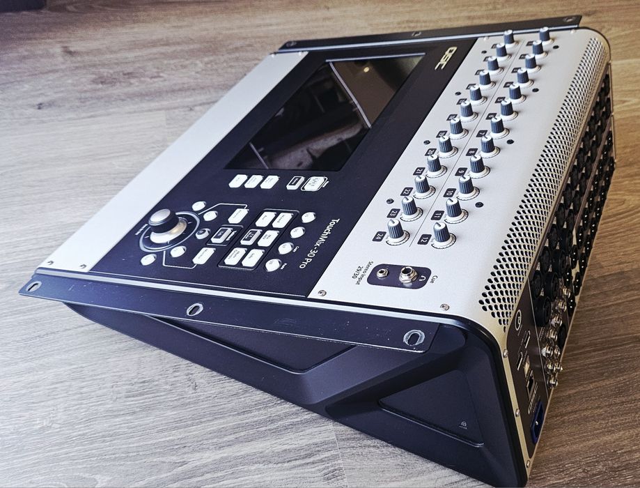 QSC Touchmix 30 Pro como nova