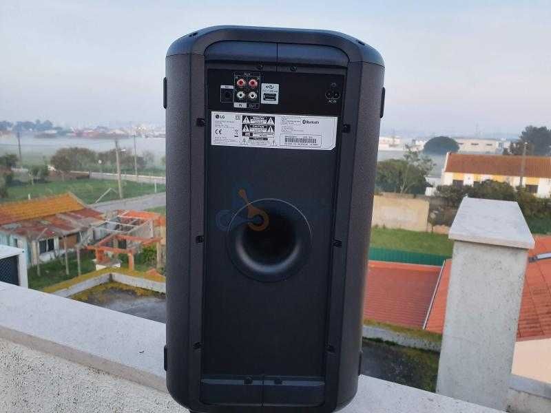 Colunas LG XBOOM Potentes em estado novas