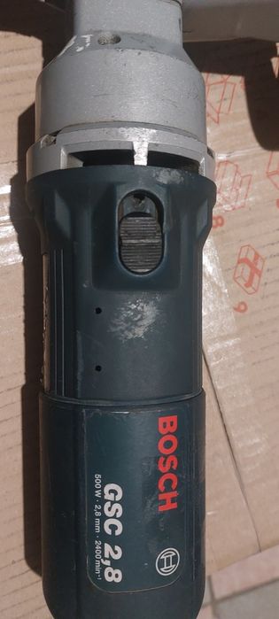 Электроножницы по металлу Bosch GSC 2,8 Professional.