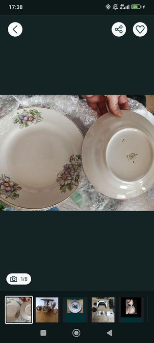 Кавова чашка з блюдцем
Вінтажна, з малюнком. На чашці є тріщина (видно