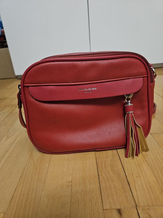 Czerwona mała torebka damska firmy Dawid Jones