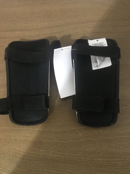 Vendo caneleiras Adidas