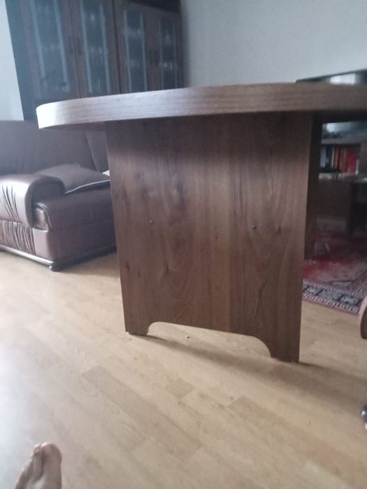 Mesa de jantar oval