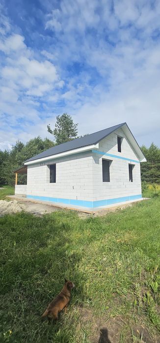 Ділянка з новобудовою.