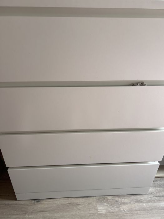 Comoda usada 6 meses , nova sem marcas de iso