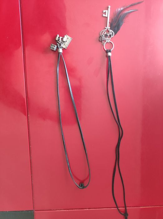 Colares com pingentes originais