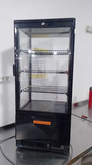 Шафа-вітрина холодильна REEDNEE RT78B black