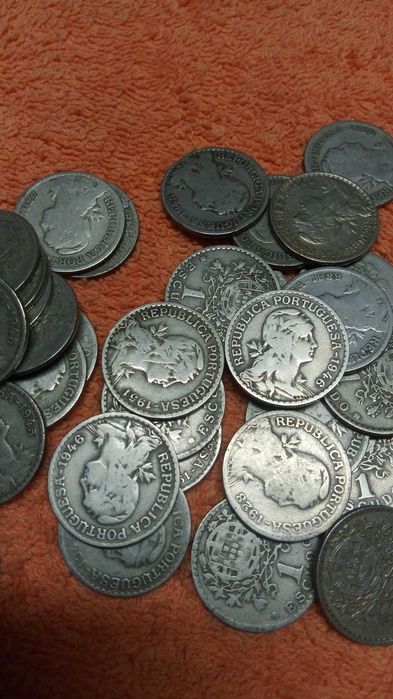 Moedas de 1 escudo antigas
