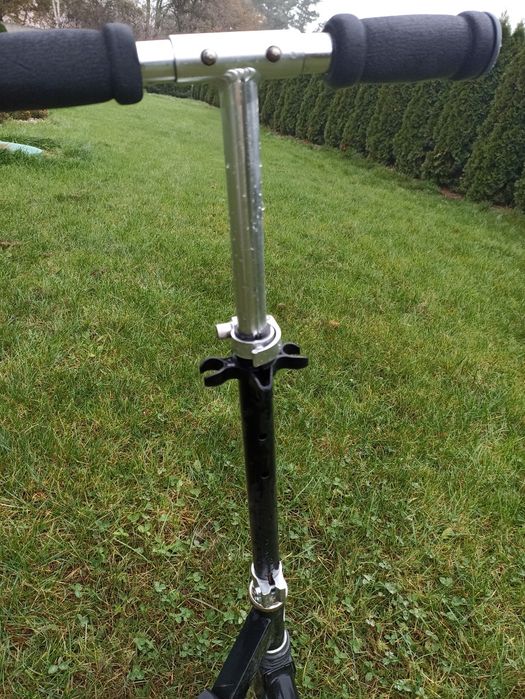 Hulajnoga firmy Lionelo czarna