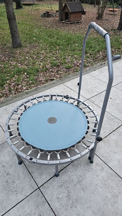 Mała trampolina z uchwytem