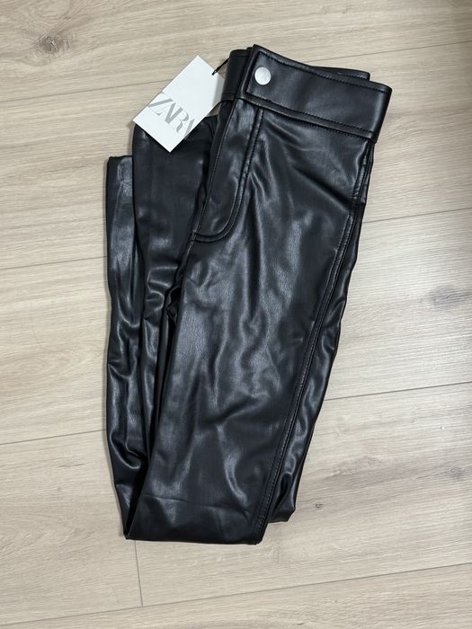 Нові шкіряні легінси Zara