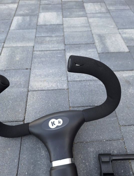 Kinderkraft Aveo rowerek trójkołowy, pchacz z akcesoriami