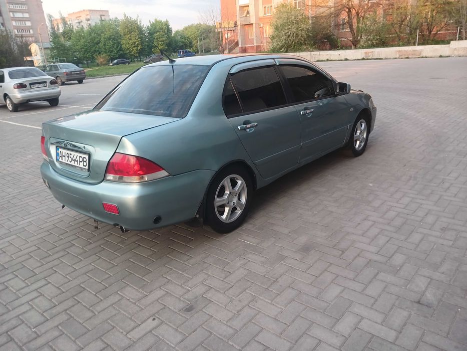 Продам Mitsubishi Lancer.