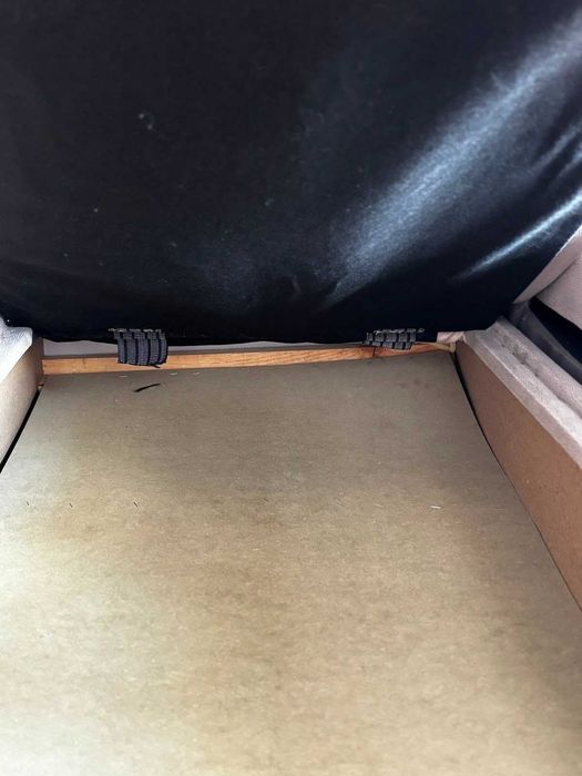 Sofá com chaise longue e arrumação