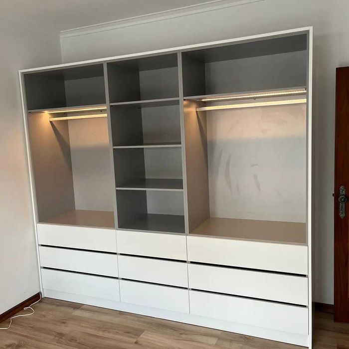 Roupeiro Aberto com led Novo