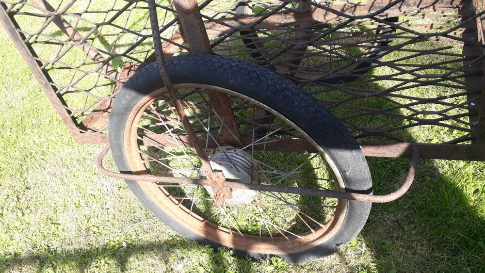 Wózek robiony z kołami od rometa