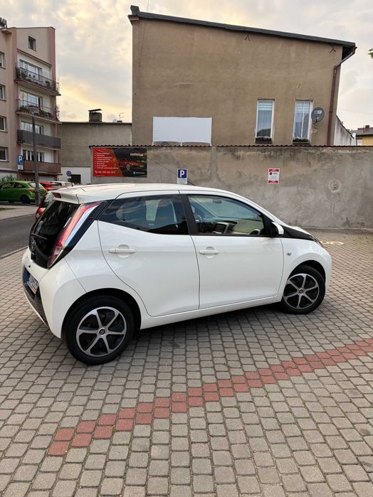 samochód toyota aygo