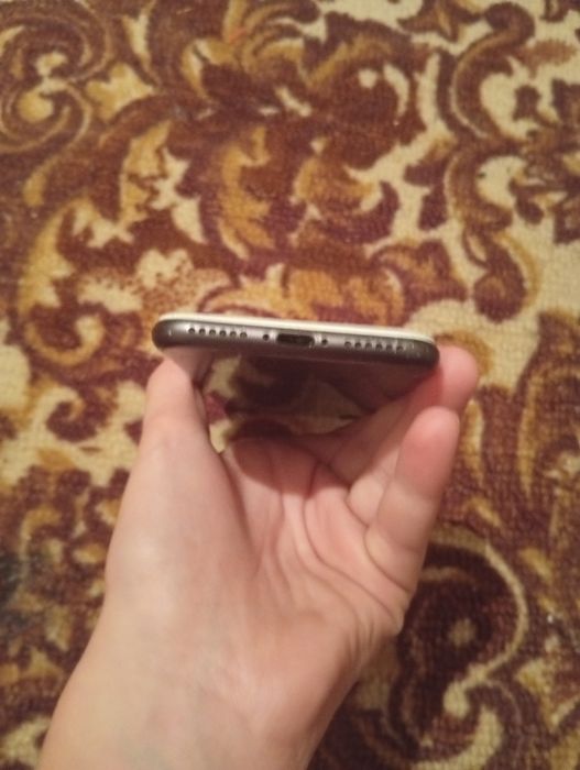 телефо iPhone 8 без айквауда 64 гб не видит sim-карту в идеальном