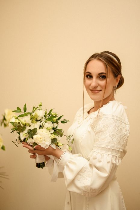 Сукня з білою вишивкою для розпису/весілля