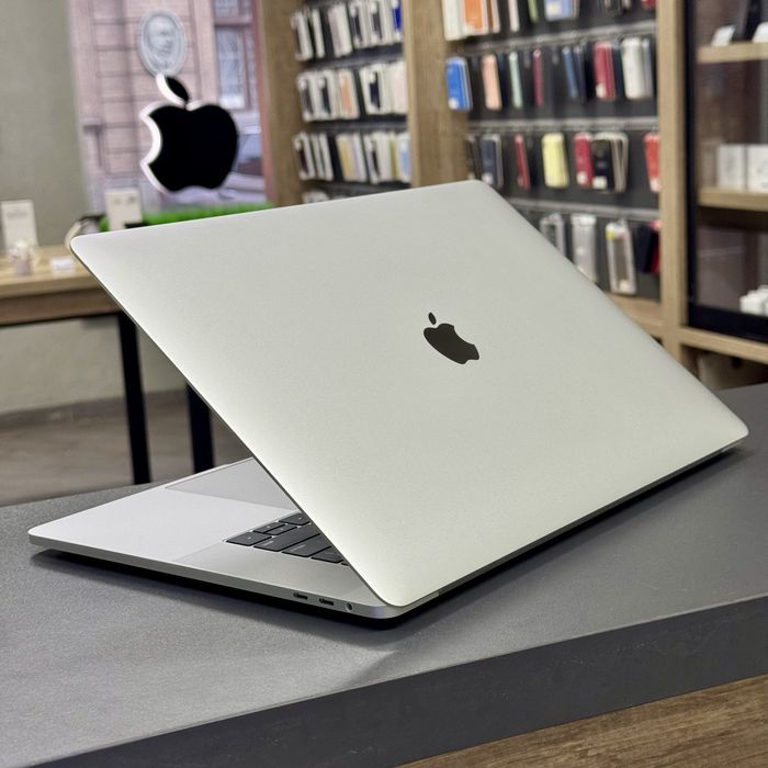 Ідеальний - MacBook Pro 15'' 2018 i7 / SSD 1 TB / 16 GB Магазин