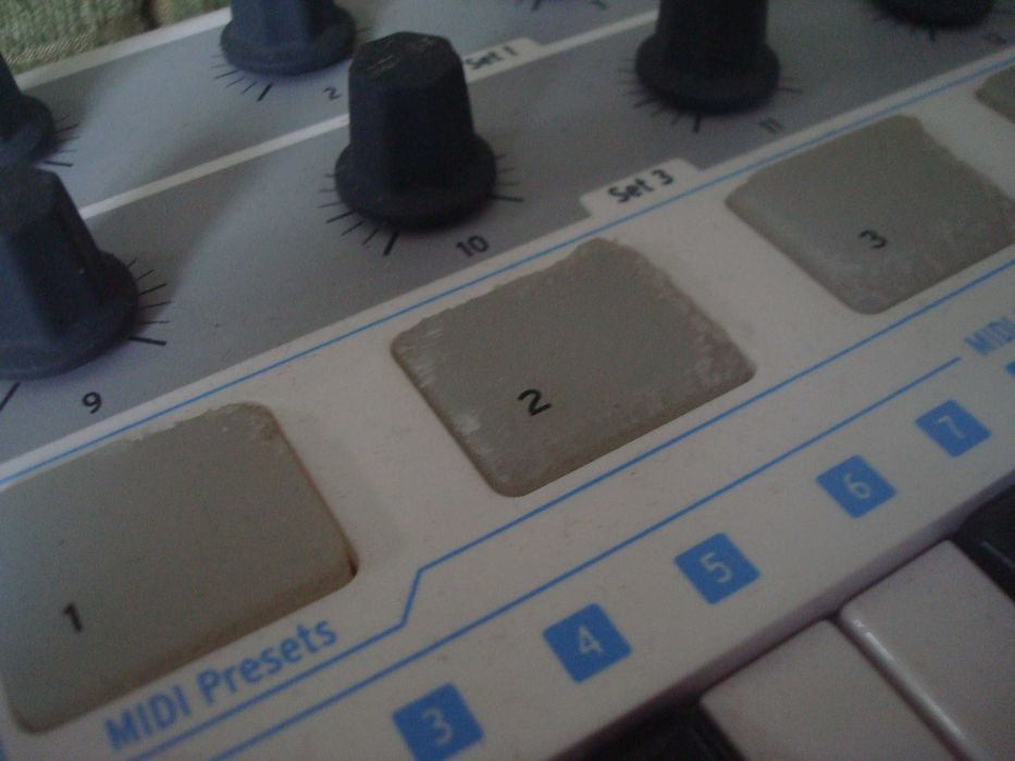 Продаю MIDI-клавіатуру Arturia MiniLab