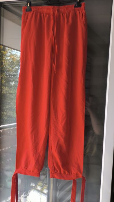 Spodnie damskie czerwone
