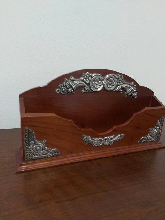 Suporte de ourivesaria em madeira e prata