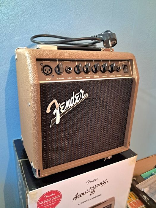 Fender Acoustasonic 15 e cabo Fender para guitarra acústica