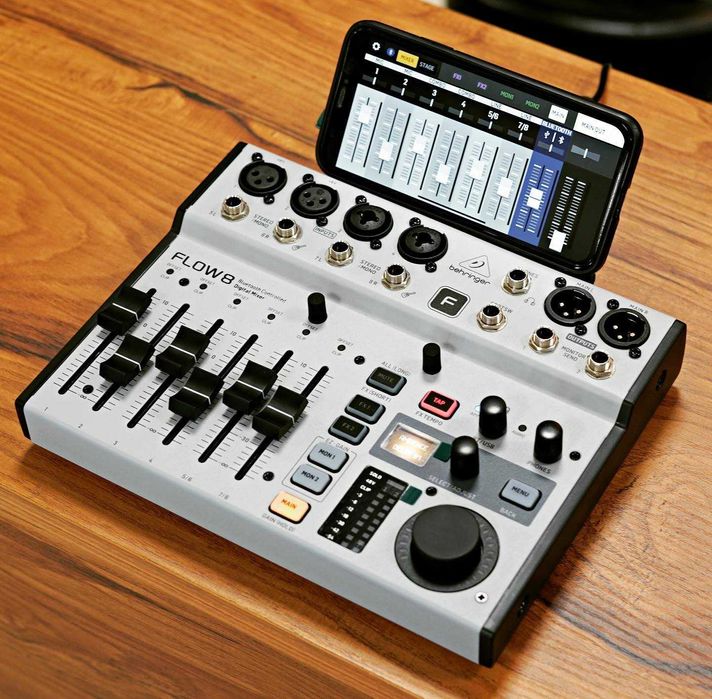 Mesa Digital Behringer Flow 8 nova c/ garantia fatura em seu nome