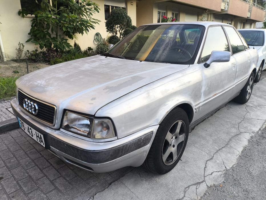 Audi 80 avariado