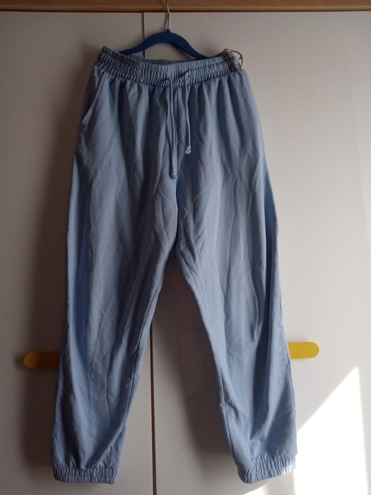 Śliczny dresowy komplecik