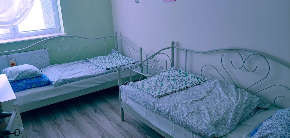 Łóżka domowe w super stanie.