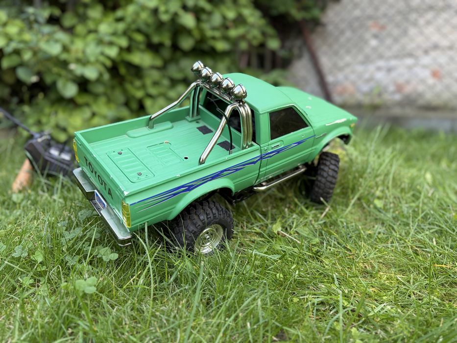 Model RC 1:10 TAMIYA HighLift Toyota Hiux 4x4 crawler
